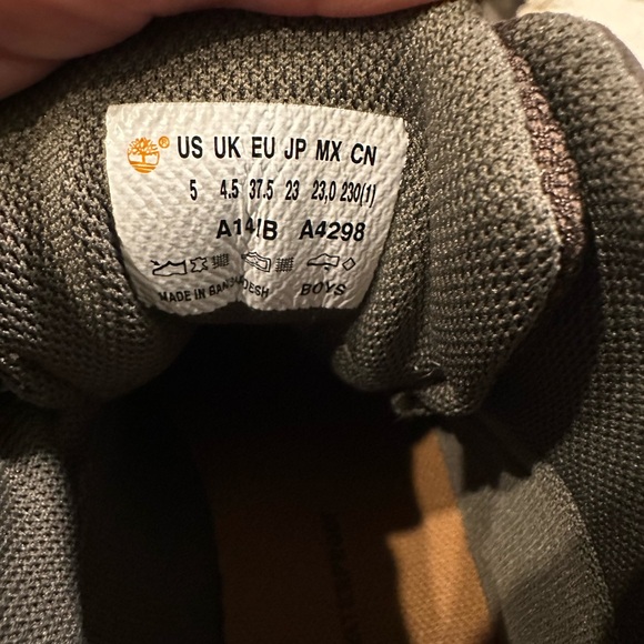 Timberland size 5 hiking boot. Waterproof. - Picture 8 of 9